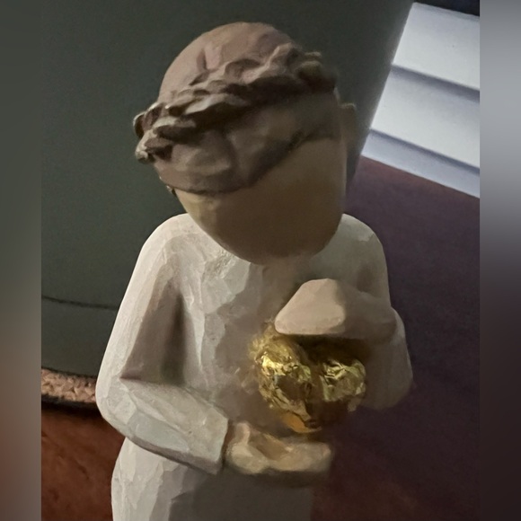 Willowtree Figurine: “Kept Forever In The Heart” - Picture 3 of 10